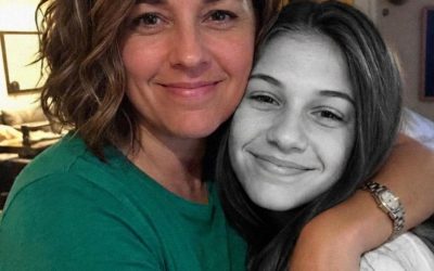 L’insegnante di mia figlia adolescente mi ha chiamato per parlarmi di qualcosa che aveva nascosto nel suo armadietto; ciò che ho trovato dentro ha cambiato tutto ciò che pensavo di sapere su di lei.