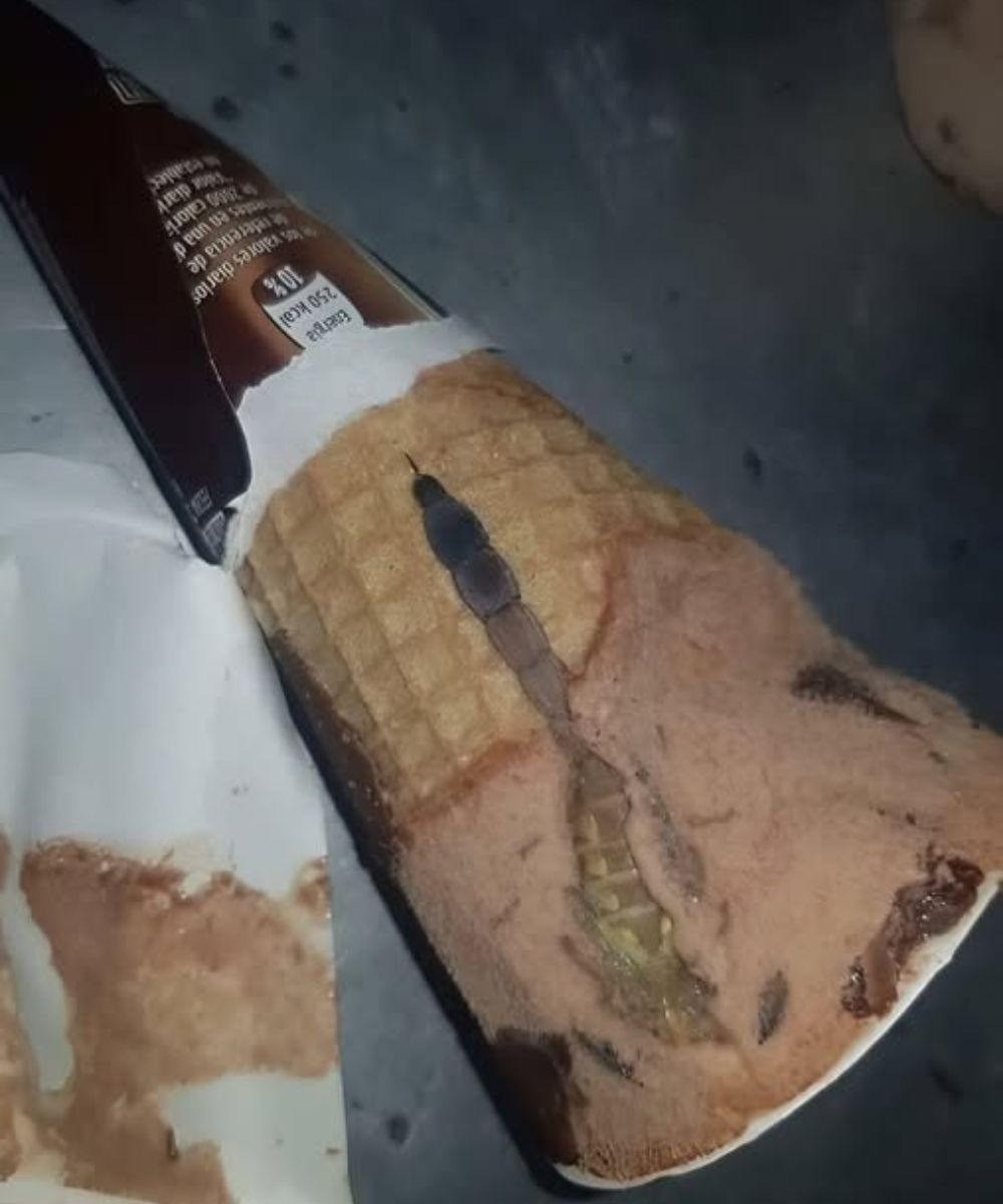 Oggi mia figlia ha aperto il suo gelato al cioccolato preferito