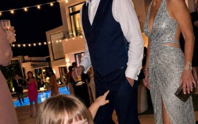 Mia figlia di 4 anni ha indicato la moglie del capo di mio marito e ha detto: “Quella è la signora che morde”.