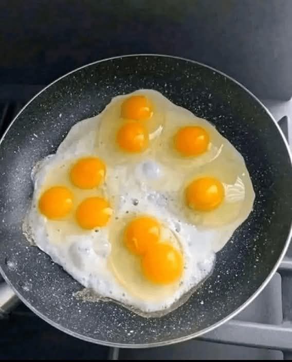 Quante uova ci sono nella padella?!