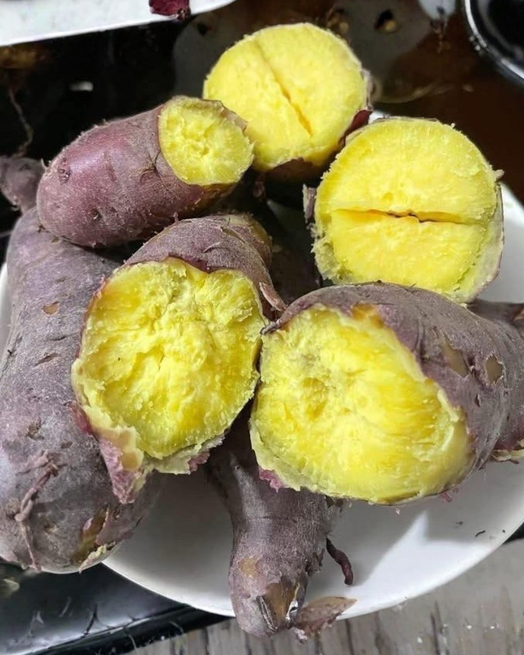 Le patate dolci offrono notevoli benefici, ma è importante tenere a mente alcuni avvertimenti.