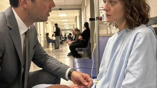 Due mesi dopo il divorzio, sono rimasto scioccato nel vedere la mia ex moglie vagare senza meta in ospedale. Quando ho scoperto la verità, sono crollato completamente.