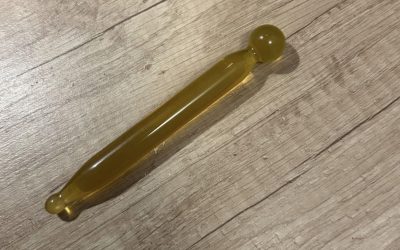 Questa strana cosa funziona davvero: il bastoncino massaggiante per i piedi in resina di cui non sapevi di aver bisogno.