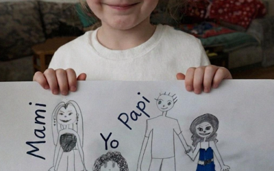 Ho preso un giorno di ferie non programmato per seguire di nascosto mio marito e mia figlia, e quello che ho scoperto mi ha fatto tremare le ginocchia.