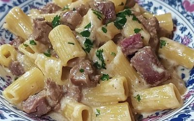 Mezze Maniche con Salsiccia Crema di Patate e Provola