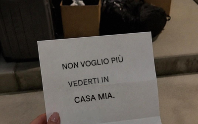 Sua madre si è trasferita da lui “per due settimane” — Poi sono tornato a casa e le mie chiavi non funzionavano più