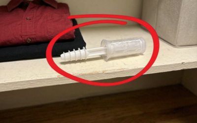 Stasera ho aperto l’armadio di mia moglie e ho scoperto questo al suo interno.