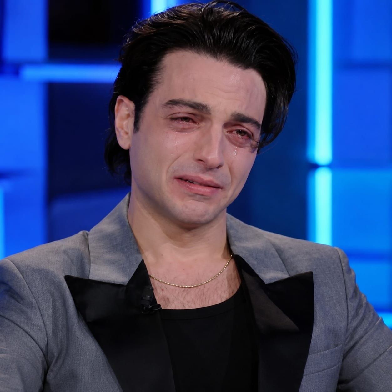 Il Volo e Tutti per uno, Ginoble piange sul palco perché lo hanno…