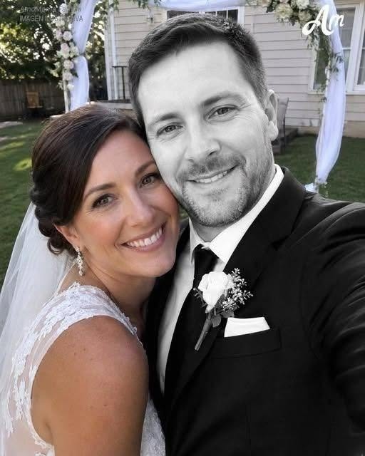 Mio marito è morto il giorno del nostro matrimonio. Una settimana dopo, si è seduto accanto a me su un autobus e mi ha sussurrato: “Non urlare, devi sapere tutta la verità”.