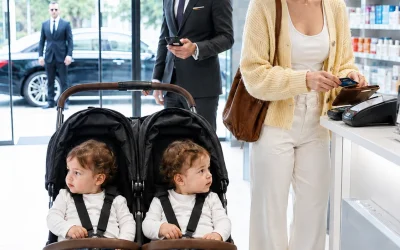 Un uomo vide la sua ex moglie contare monete per sfamare due gemelli… senza sapere che fossero suoi figli, e rinunciò all’accordo che lo avrebbe reso re.